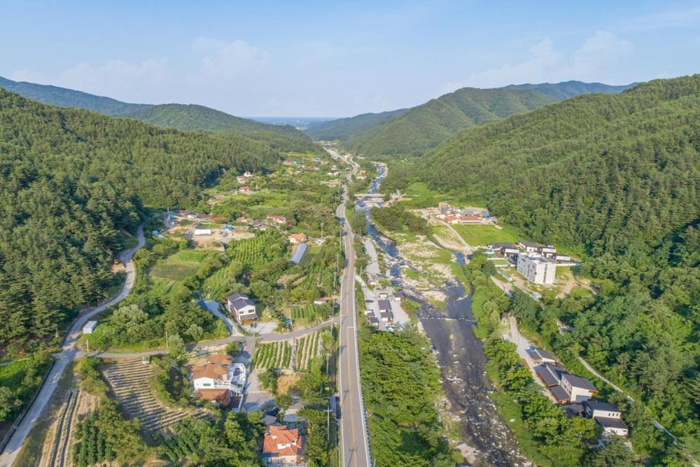 Gangneung Chunja Yeoinsook Hotel Buitenkant foto