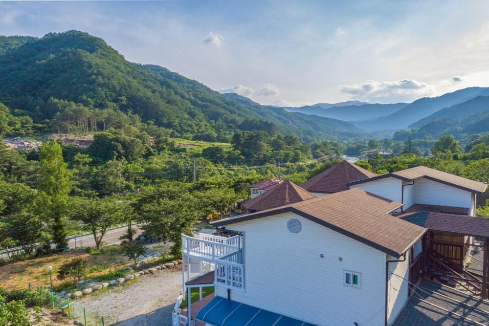 Gangneung Chunja Yeoinsook Hotel Buitenkant foto