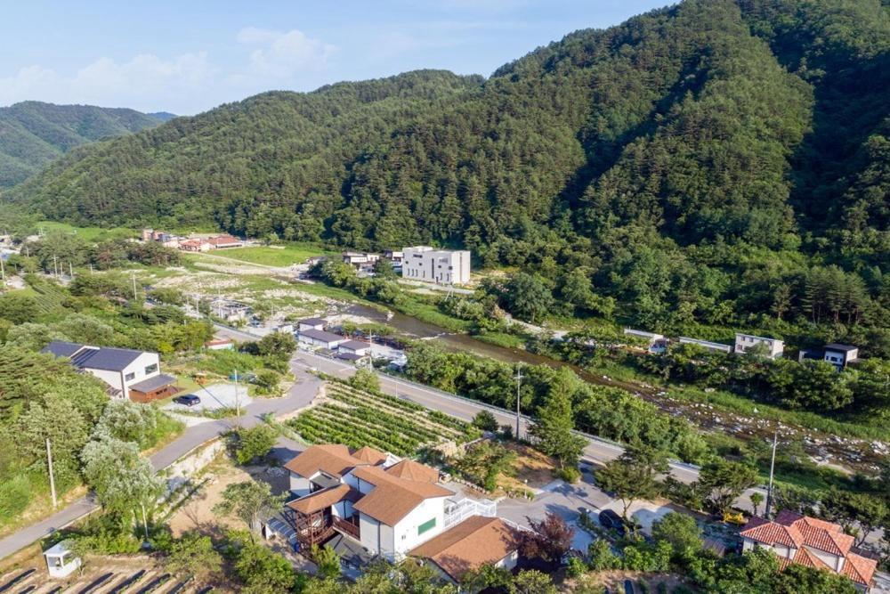 Gangneung Chunja Yeoinsook Hotel Buitenkant foto