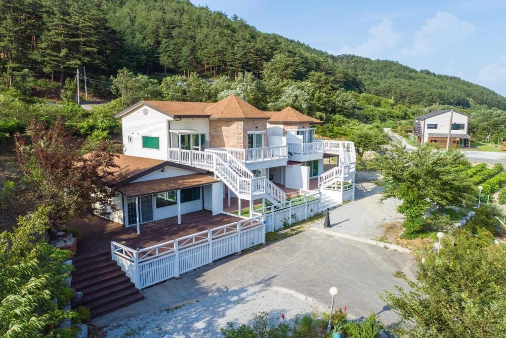 Gangneung Chunja Yeoinsook Hotel Buitenkant foto